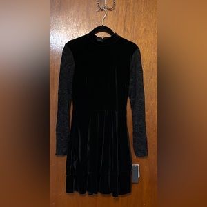 Black Velvet and Lace Mock Neck Dress Gothic Witchy Medium/size 7